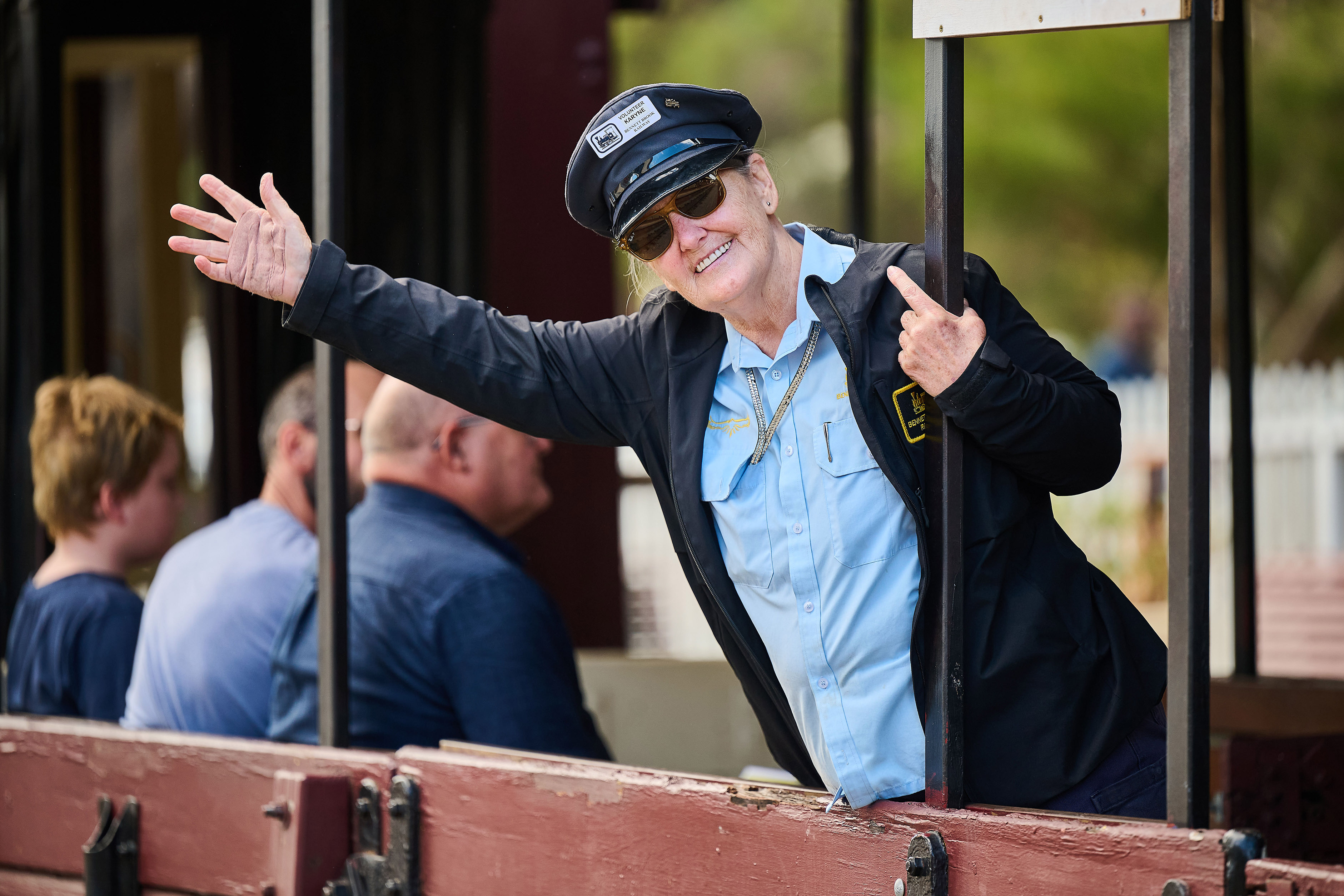 475 WP Train with a volunteer }}