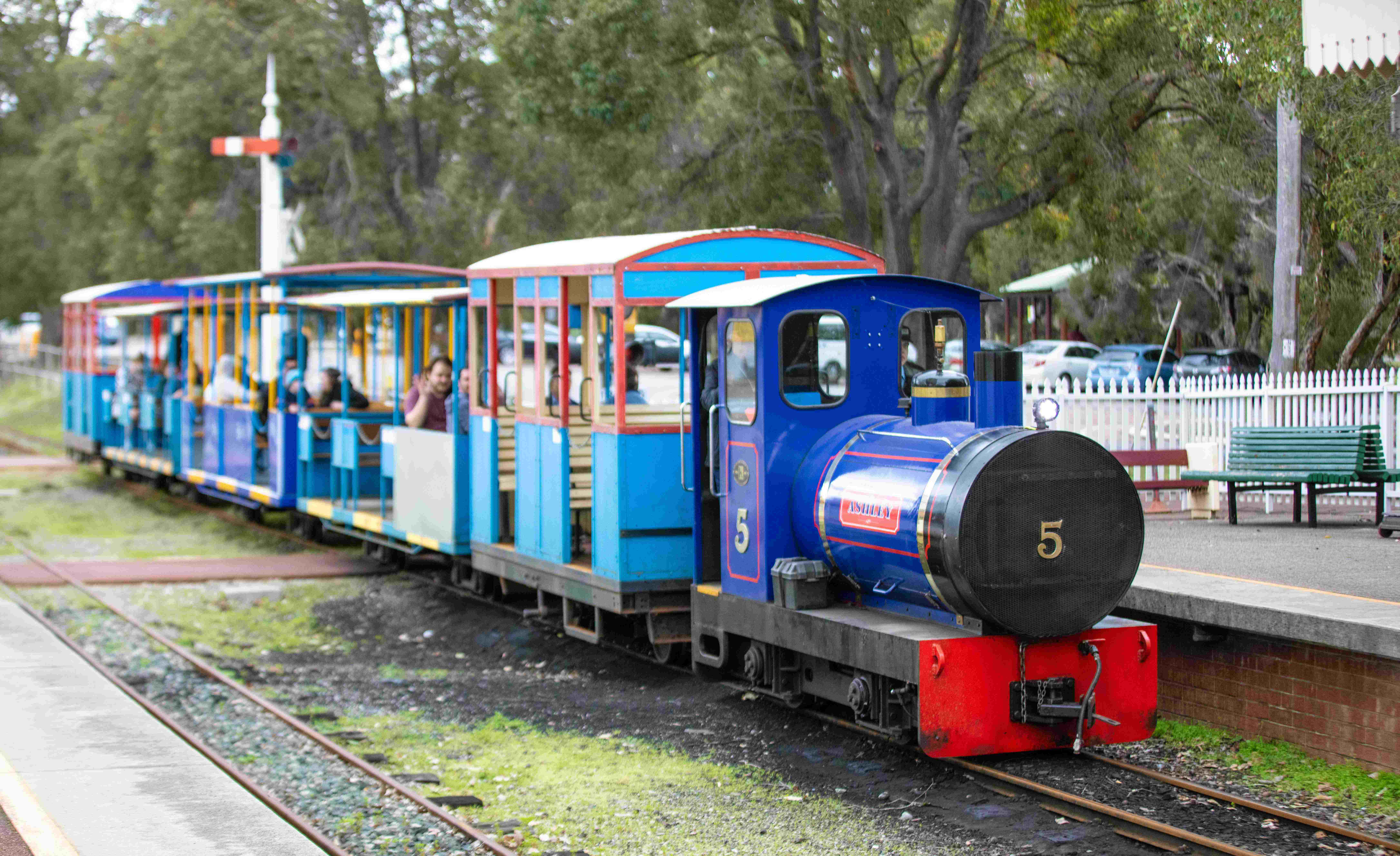 Bennett Brook Railway Ashley engine train coming in to station WEB }}