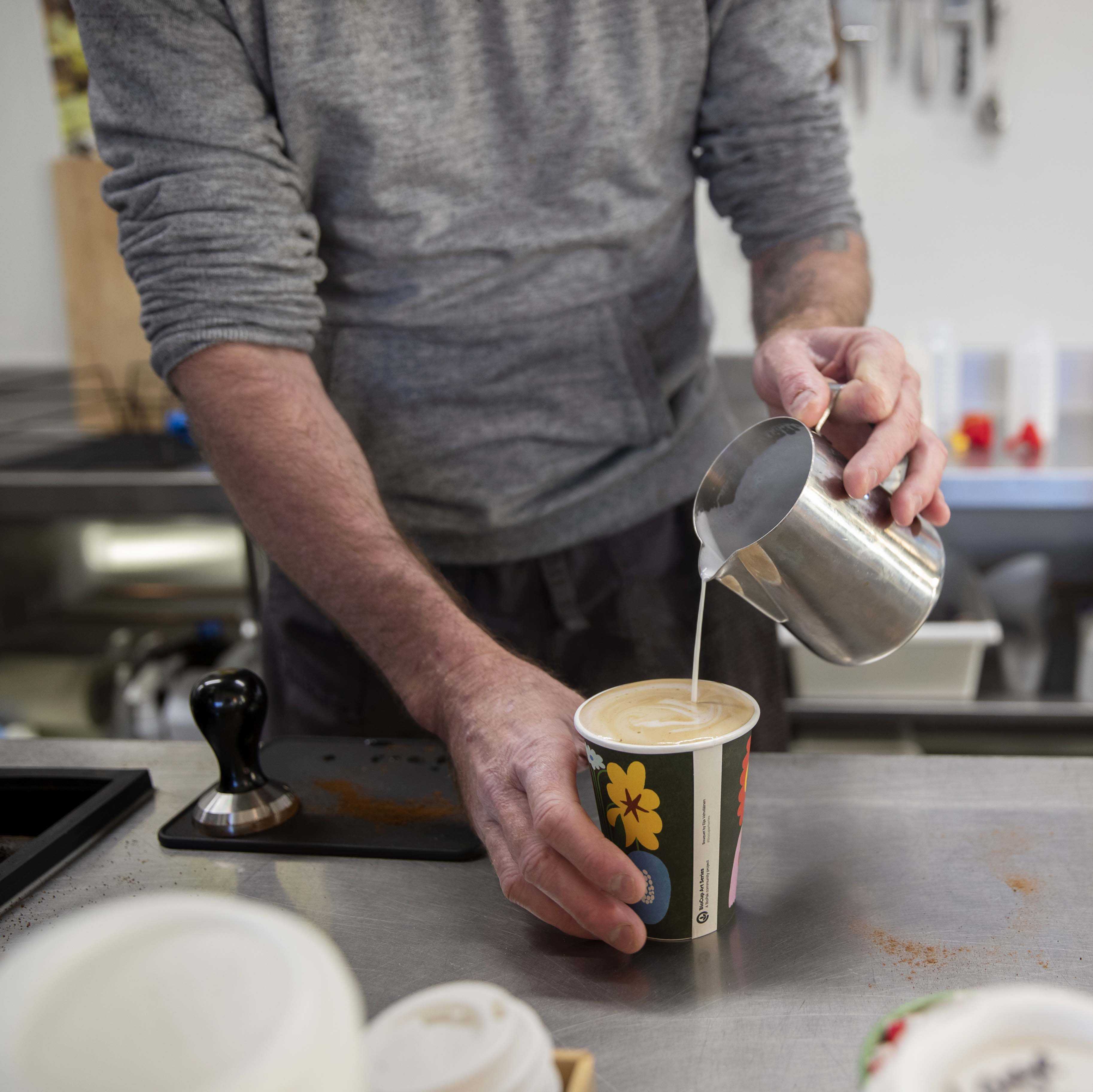 Guerrilla Hub kiosk coffee pour }}