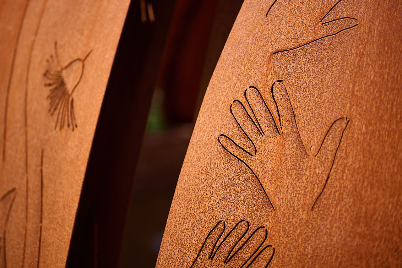 Healing Place Whiteman Park Hands WEB DC254 }}