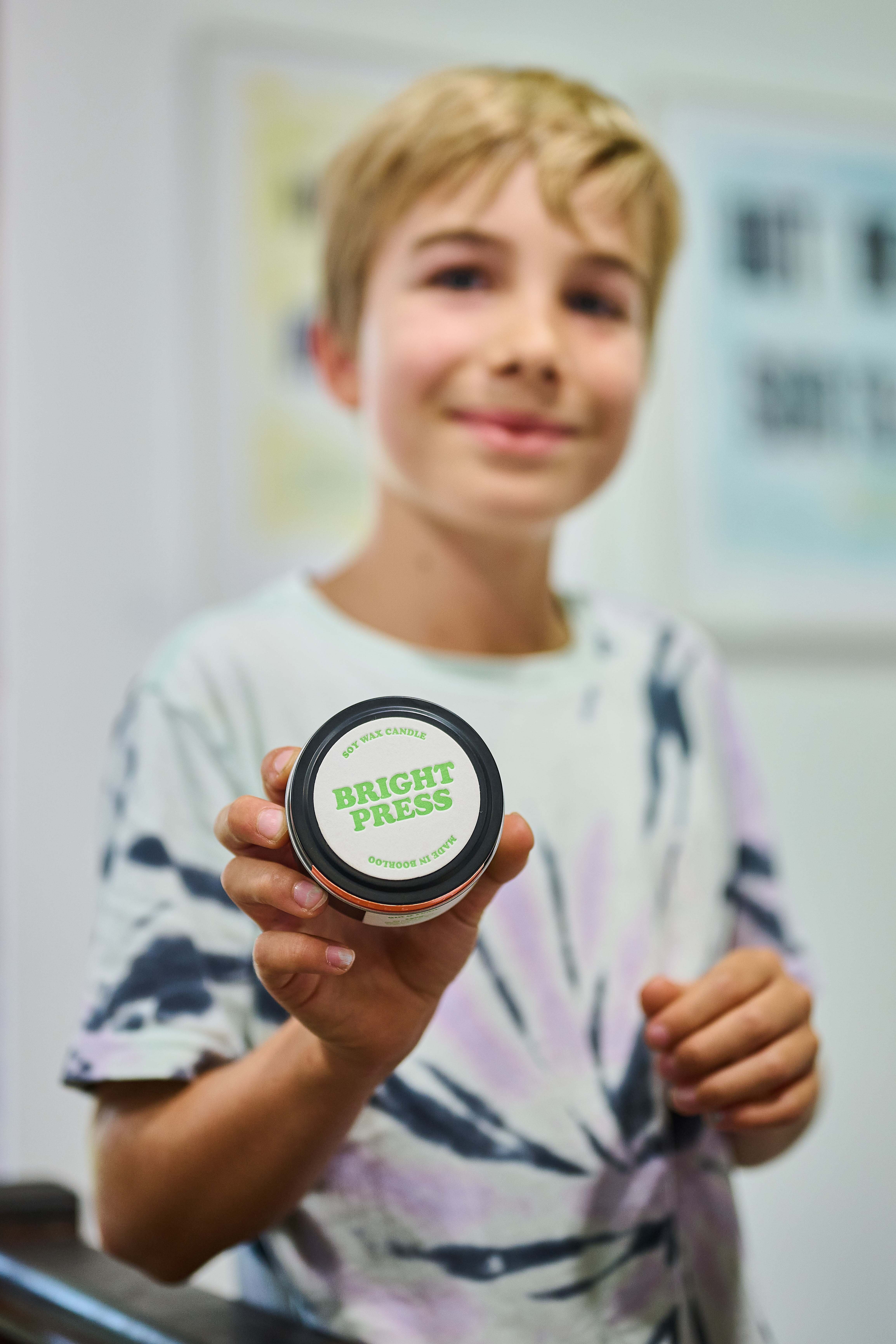 326 WP Bright Press candle boy }}